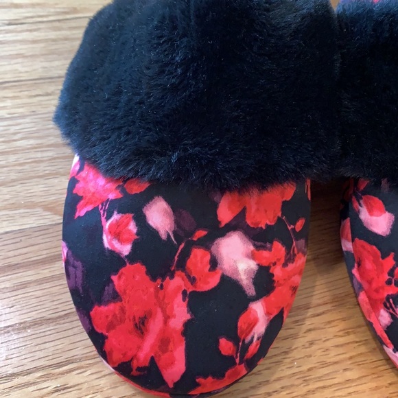 Victoria Secret | Signature Satin Slippers - Picture 6 of 10
